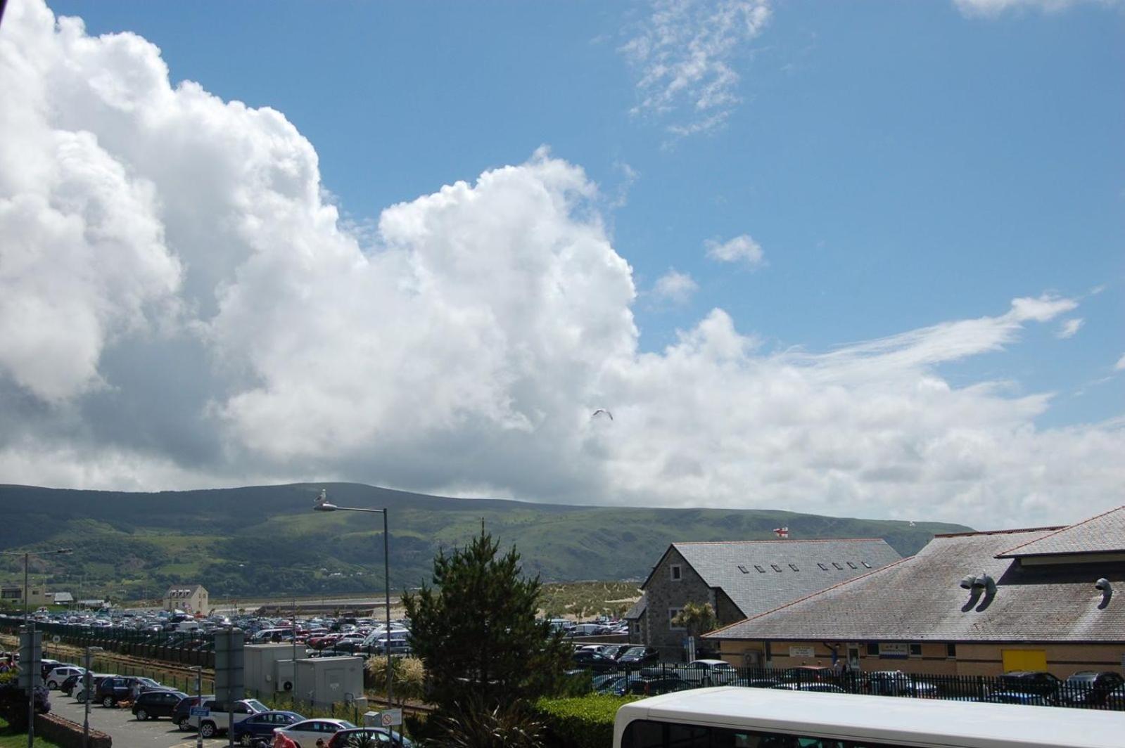 Beach Vista Apartment Three In Barmouth Buitenkant foto